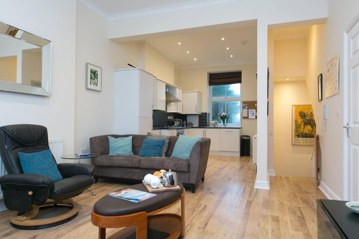 פוולהלי Pass The Keys Hafan Stylish 2 Bedroom Sea View Apartment מראה חיצוני תמונה