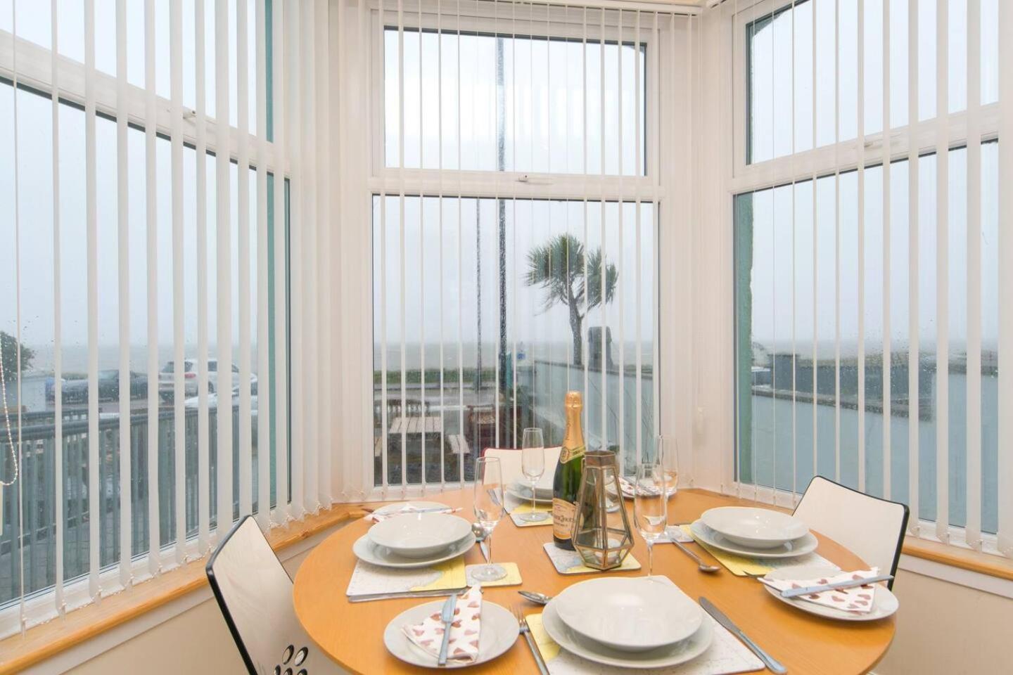 פוולהלי Pass The Keys Hafan Stylish 2 Bedroom Sea View Apartment מראה חיצוני תמונה